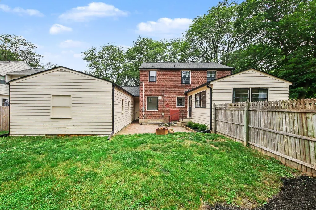 2324 Estelle Drive SE East Grand Rapids City MI 49506