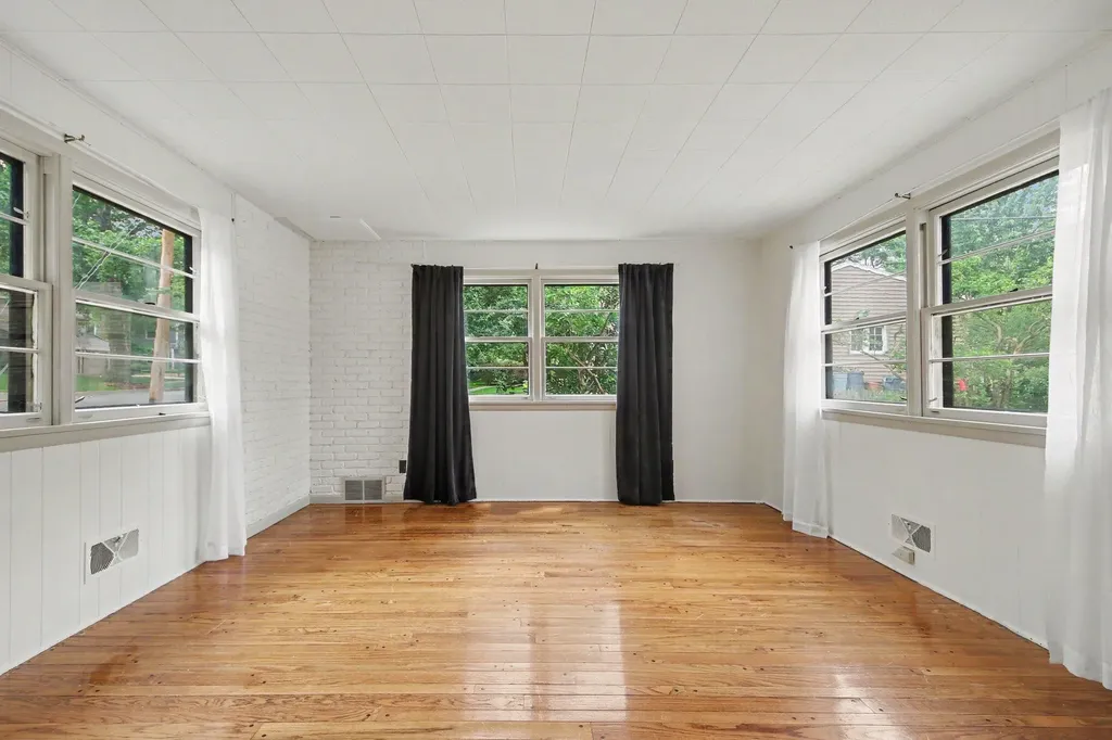 2324 Estelle Drive SE East Grand Rapids City MI 49506