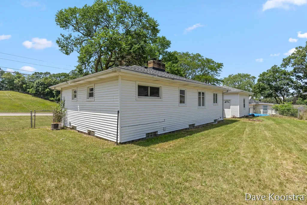 2530 De Hoop Avenue SW Wyoming City MI 49509