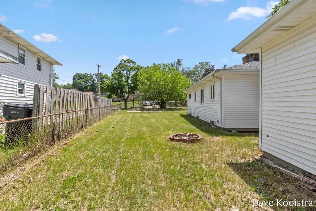 2530 De Hoop Avenue SW Wyoming City MI 49509