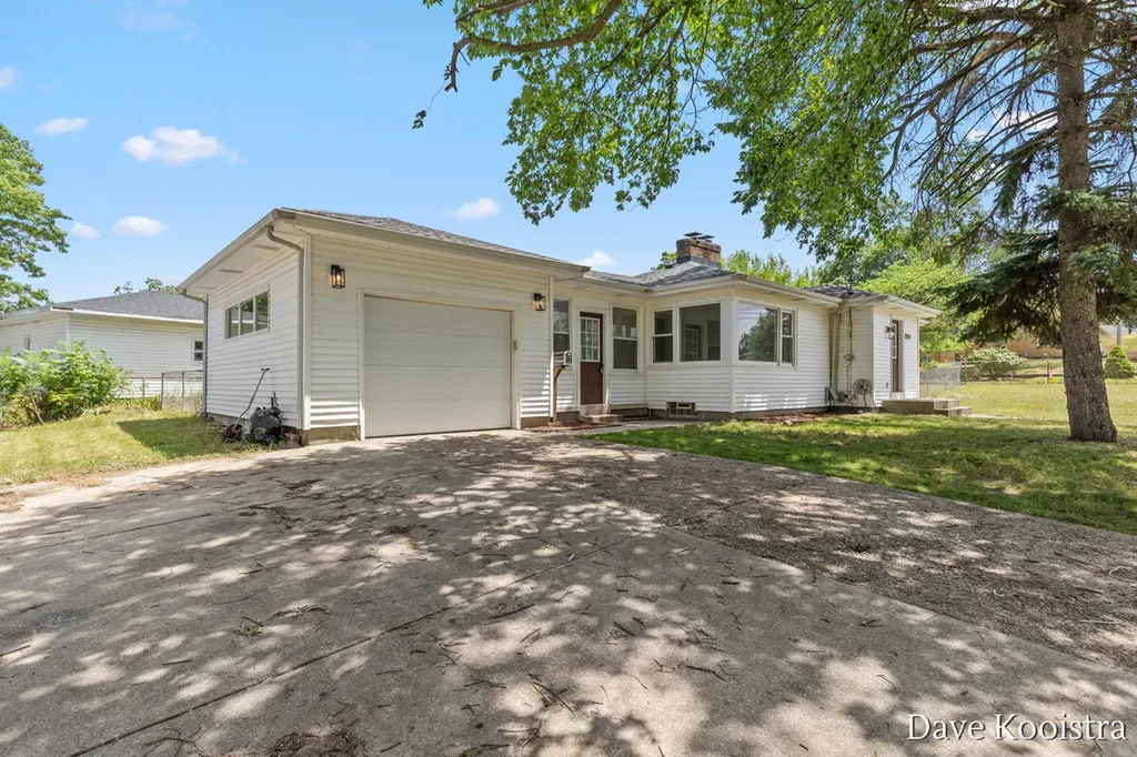 2530 De Hoop Avenue SW Wyoming City MI 49509