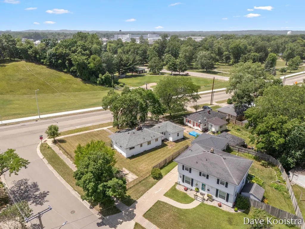2530 De Hoop Avenue SW Wyoming City MI 49509