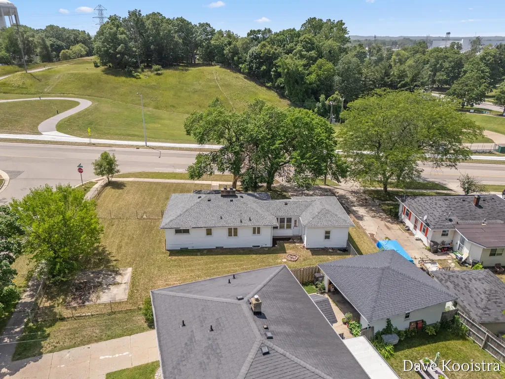 2530 De Hoop Avenue SW Wyoming City MI 49509
