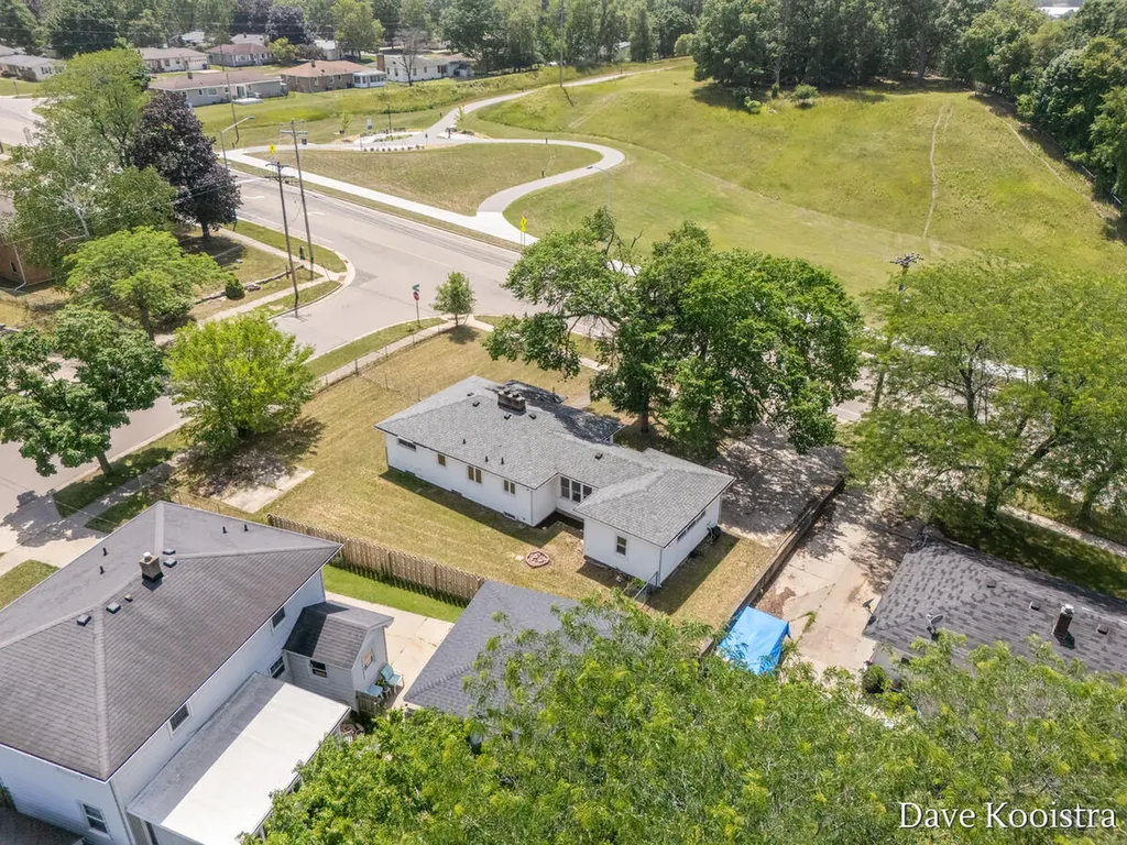 2530 De Hoop Avenue SW Wyoming City MI 49509