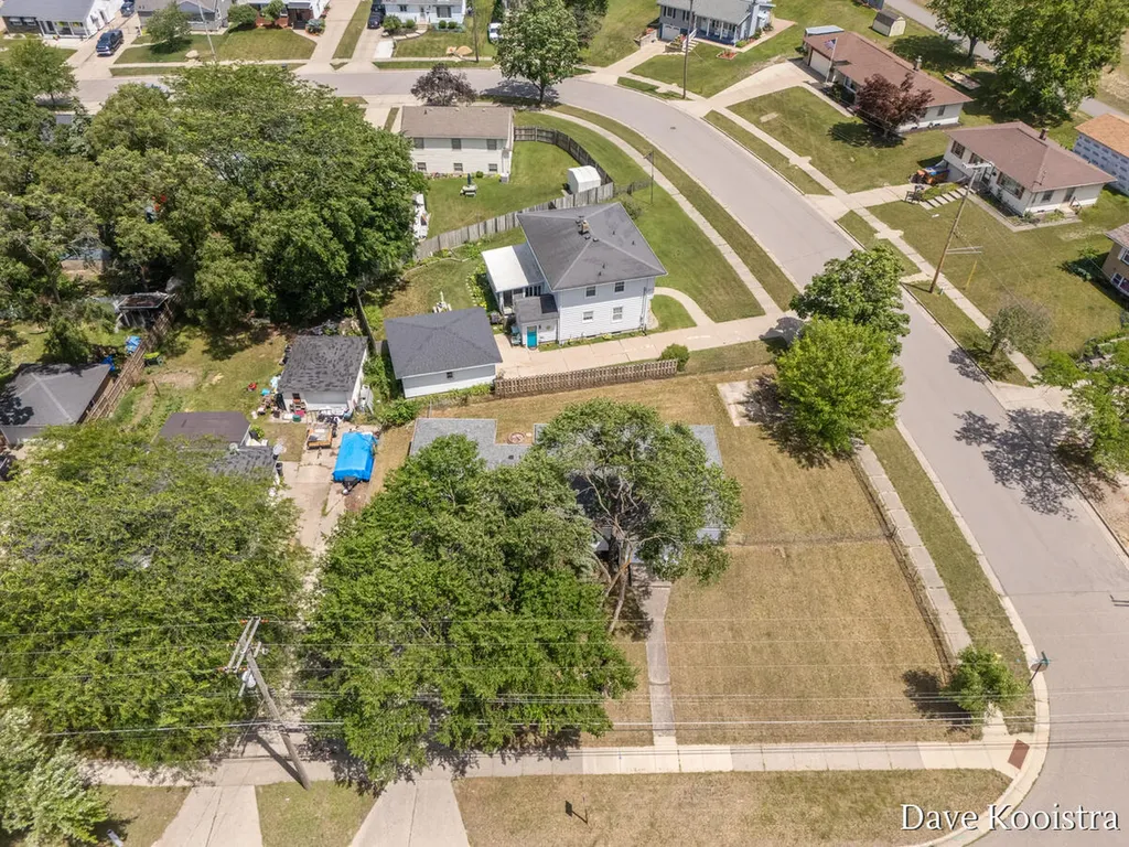 2530 De Hoop Avenue SW Wyoming City MI 49509