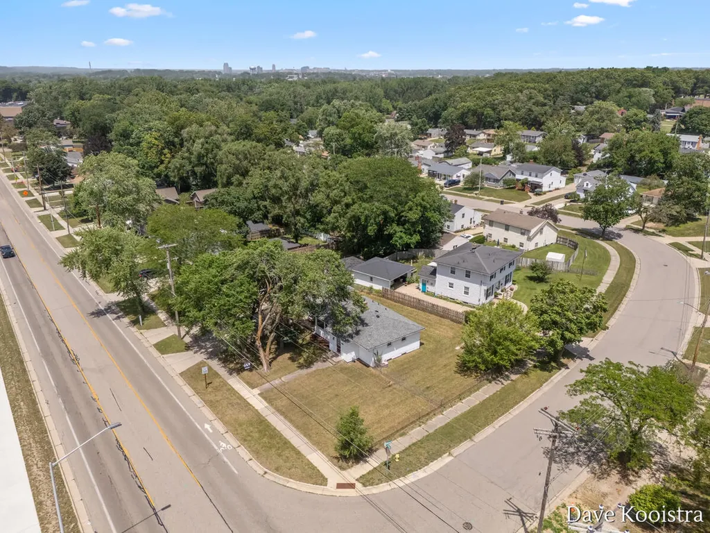 2530 De Hoop Avenue SW Wyoming City MI 49509