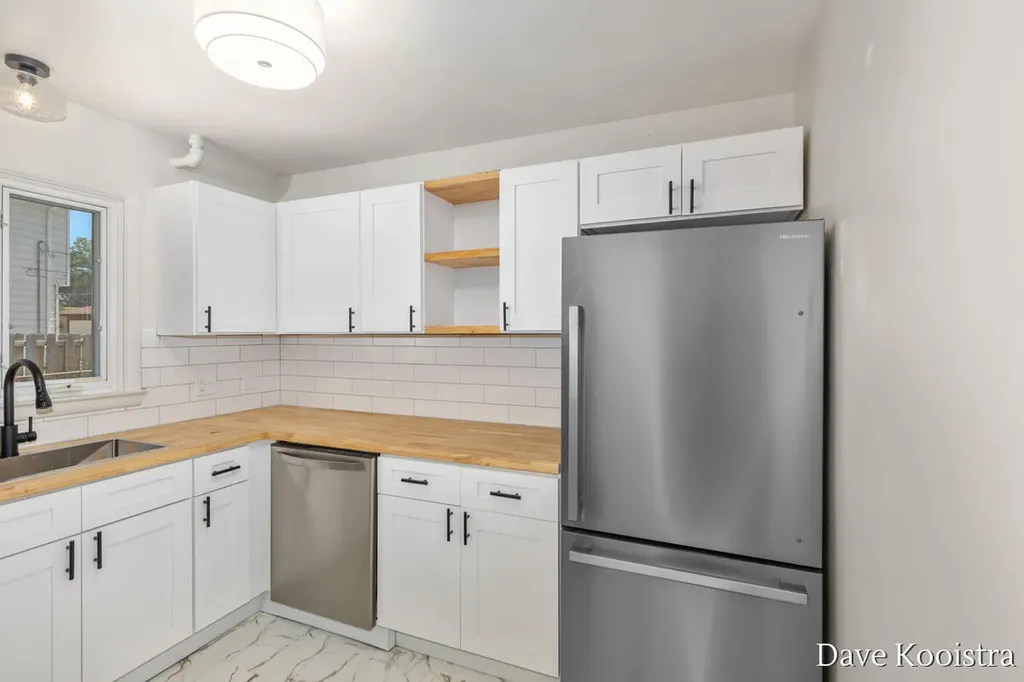 2530 De Hoop Avenue SW Wyoming City MI 49509