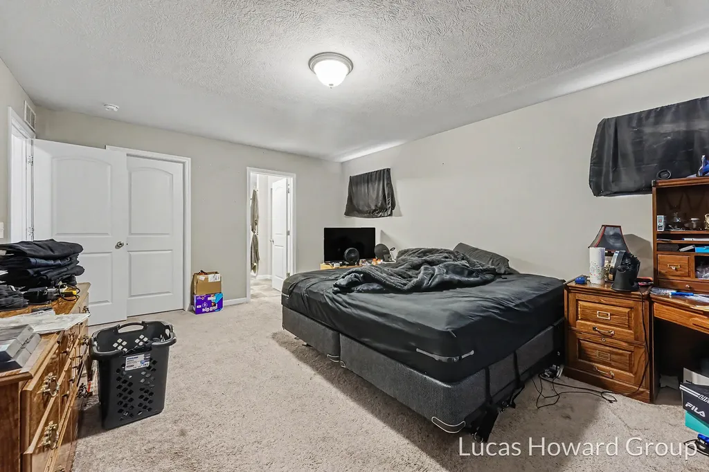 1041 Sunfield Dr Drive Holland Charter Township MI 49424