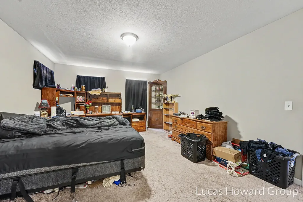 1041 Sunfield Dr Drive Holland Charter Township MI 49424