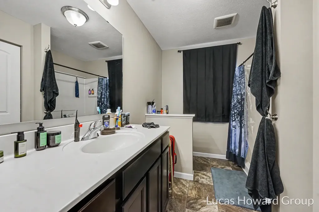1041 Sunfield Dr Drive Holland Charter Township MI 49424