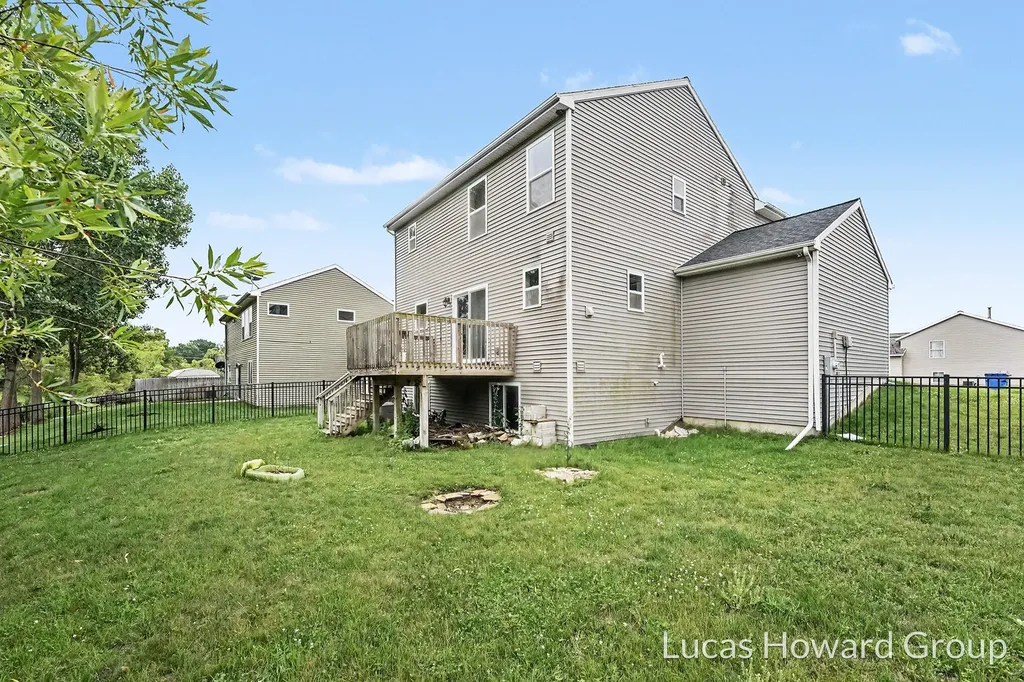 1041 Sunfield Dr Drive Holland Charter Township MI 49424