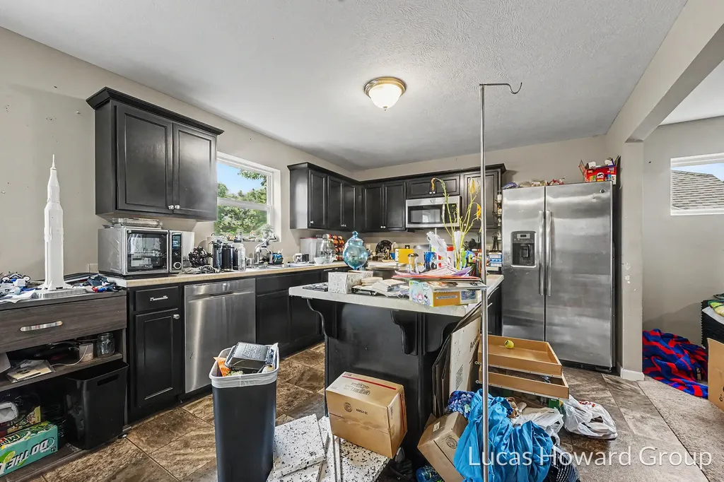 1041 Sunfield Dr Drive Holland Charter Township MI 49424
