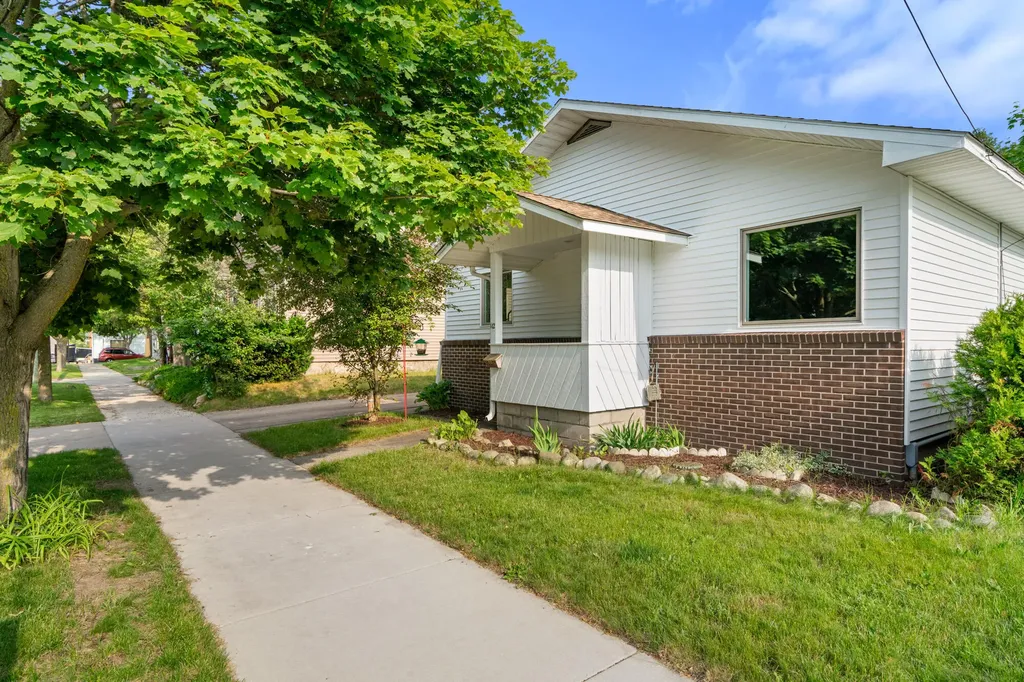 112 Fulton Street Petoskey City MI 49770