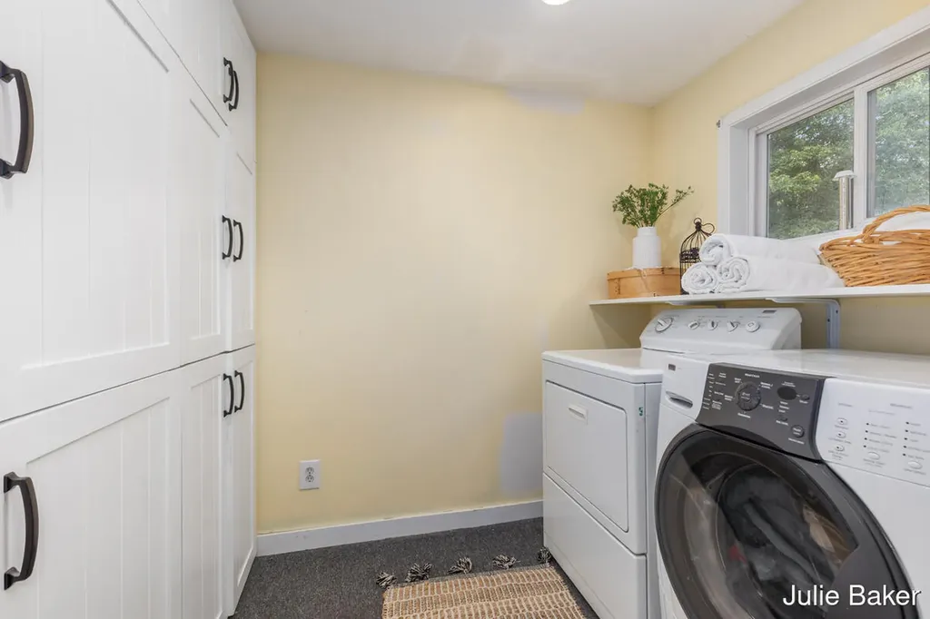 40 S Monroe Street NE Rockford City MI 49341