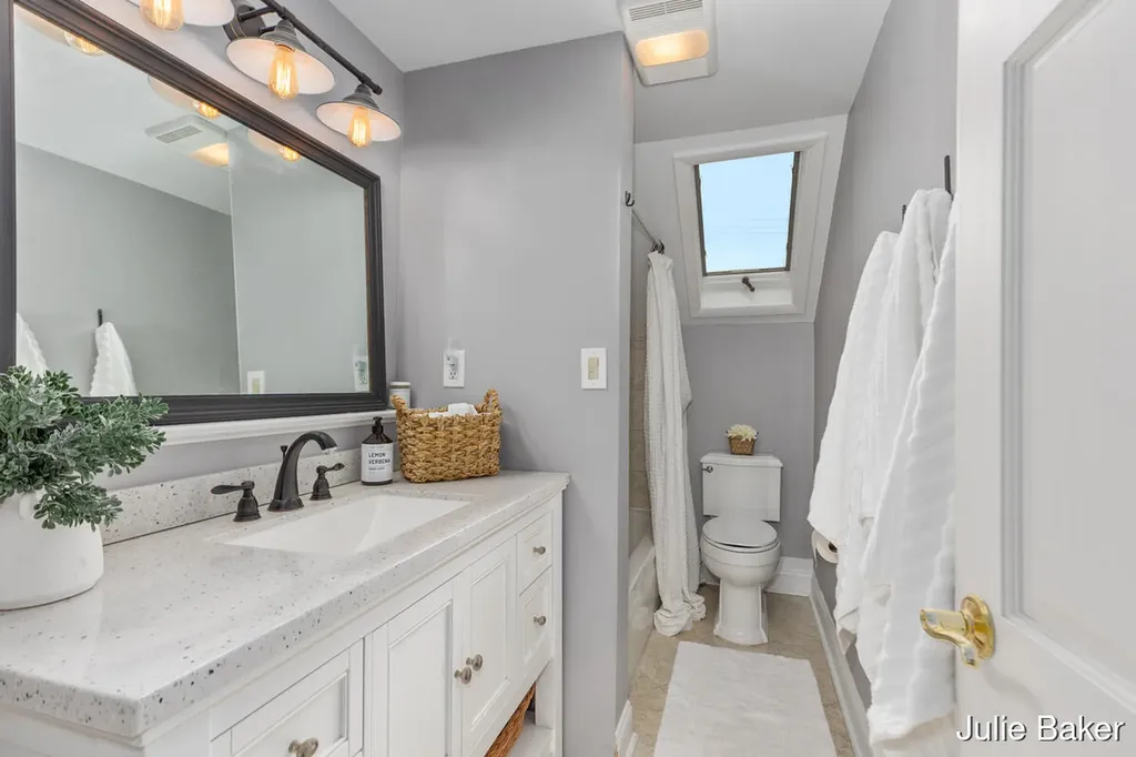40 S Monroe Street NE Rockford City MI 49341