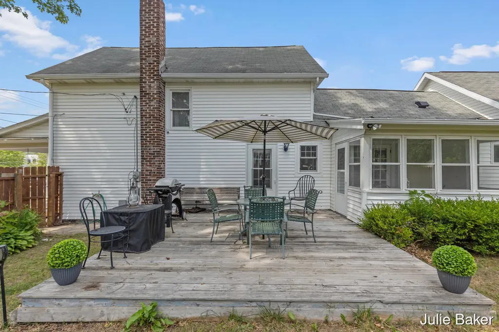 40 S Monroe Street NE Rockford City MI 49341