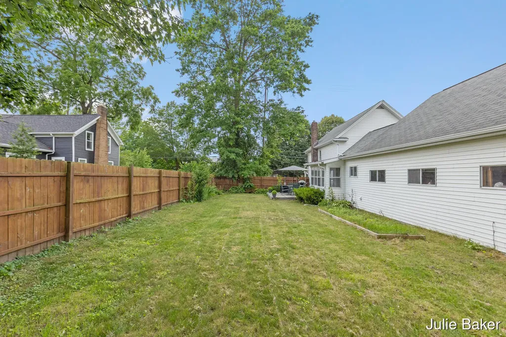 40 S Monroe Street NE Rockford City MI 49341