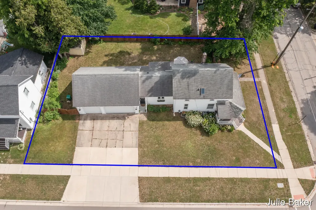 40 S Monroe Street NE Rockford City MI 49341