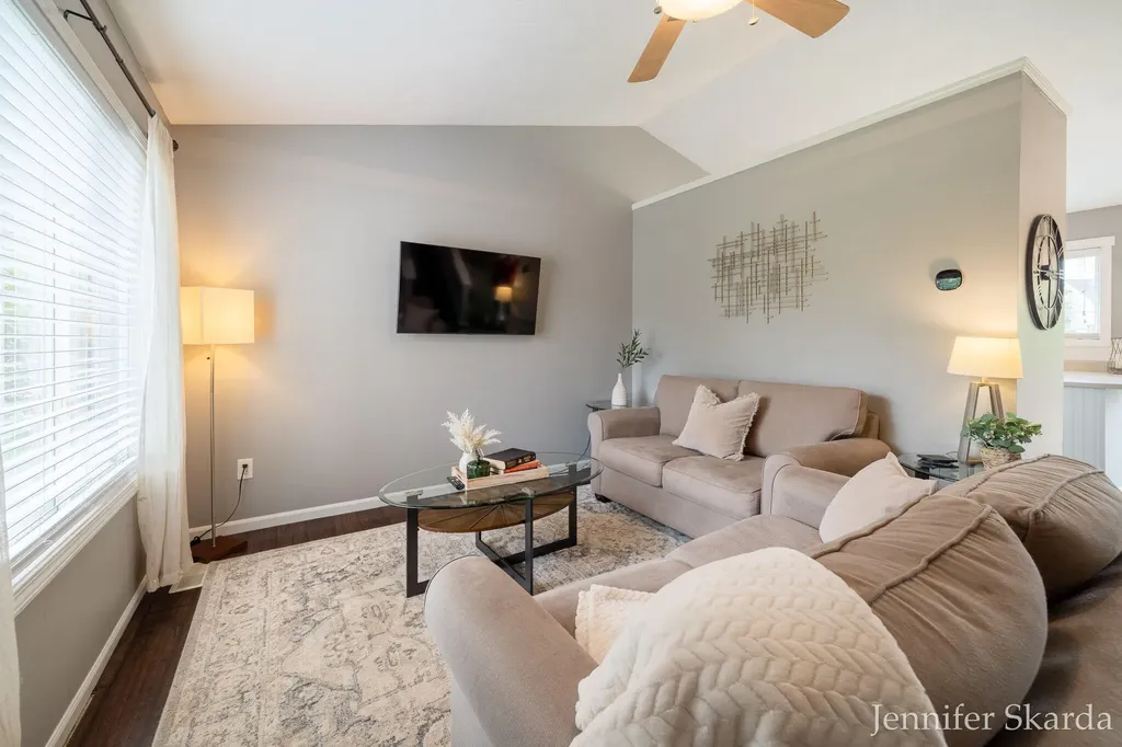 3054 Woodglen Street NW Grand Rapids City MI 49504