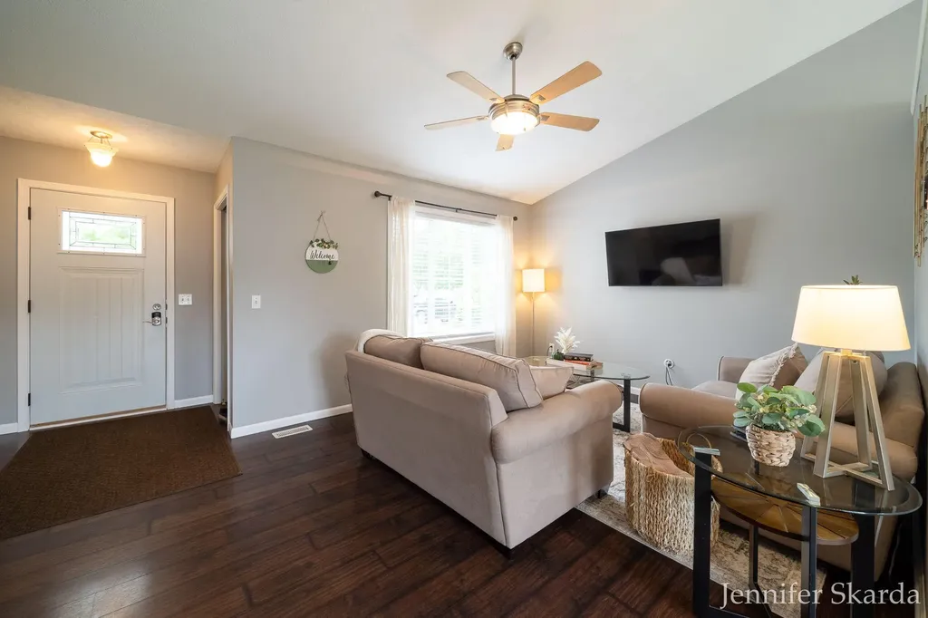 3054 Woodglen Street NW Grand Rapids City MI 49504