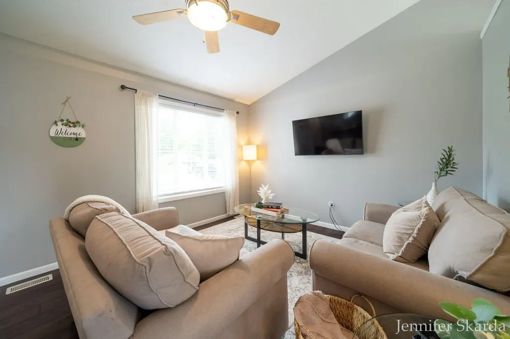 3054 Woodglen Street NW Grand Rapids City MI 49504