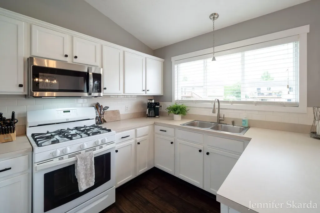 3054 Woodglen Street NW Grand Rapids City MI 49504