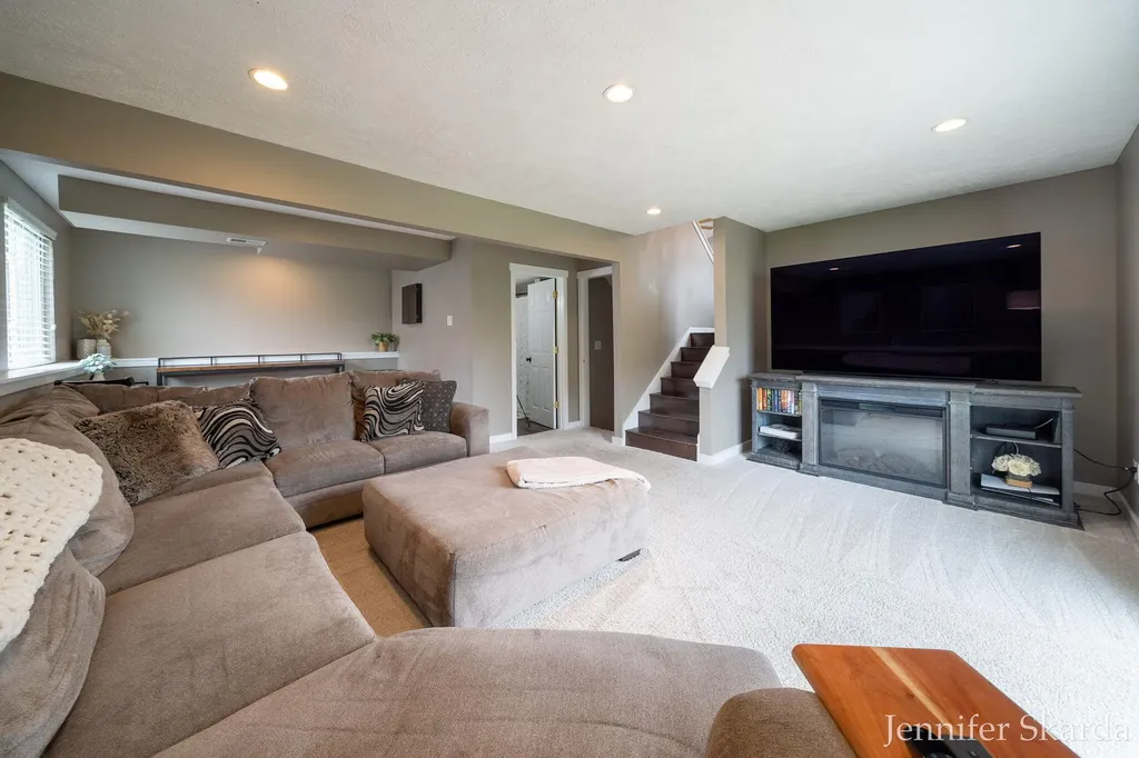 3054 Woodglen Street NW Grand Rapids City MI 49504