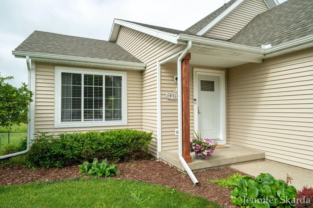 3054 Woodglen Street NW Grand Rapids City MI 49504