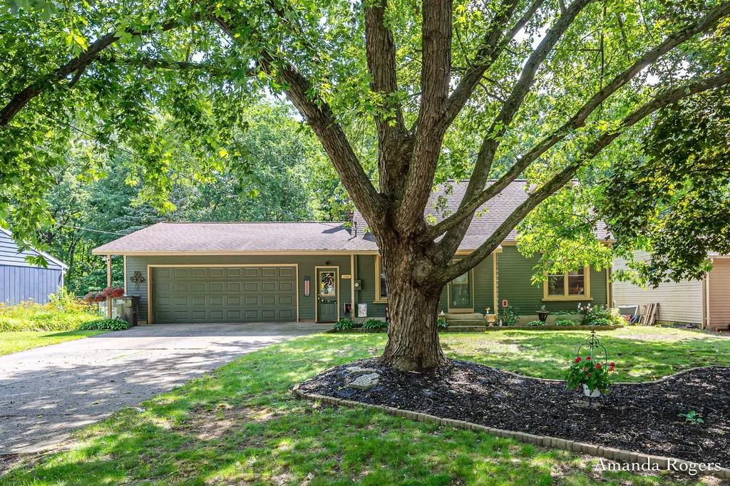 1464 Baywicke Drive SE Lowell Charter Township MI 49331