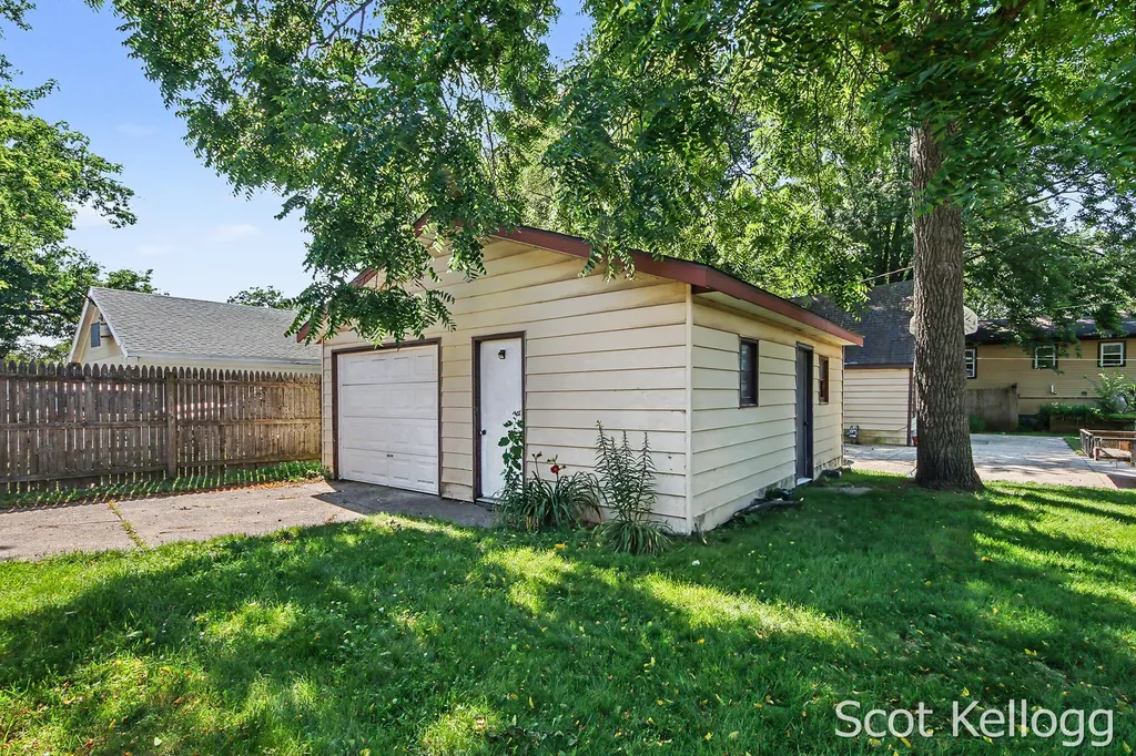 1330-1332 36th Street SW Wyoming City MI 49509