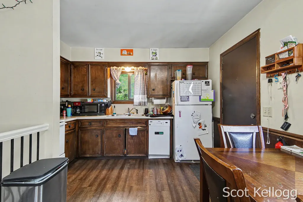 1330-1332 36th Street SW Wyoming City MI 49509