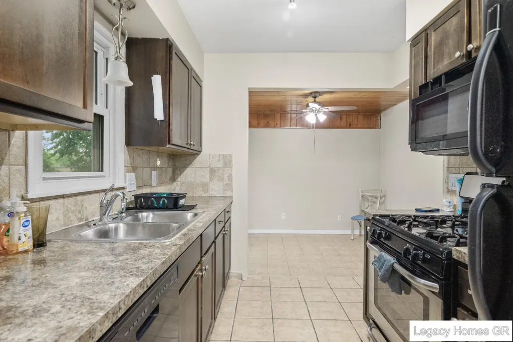 4250 Illinois Avenue SW Wyoming City MI 49509