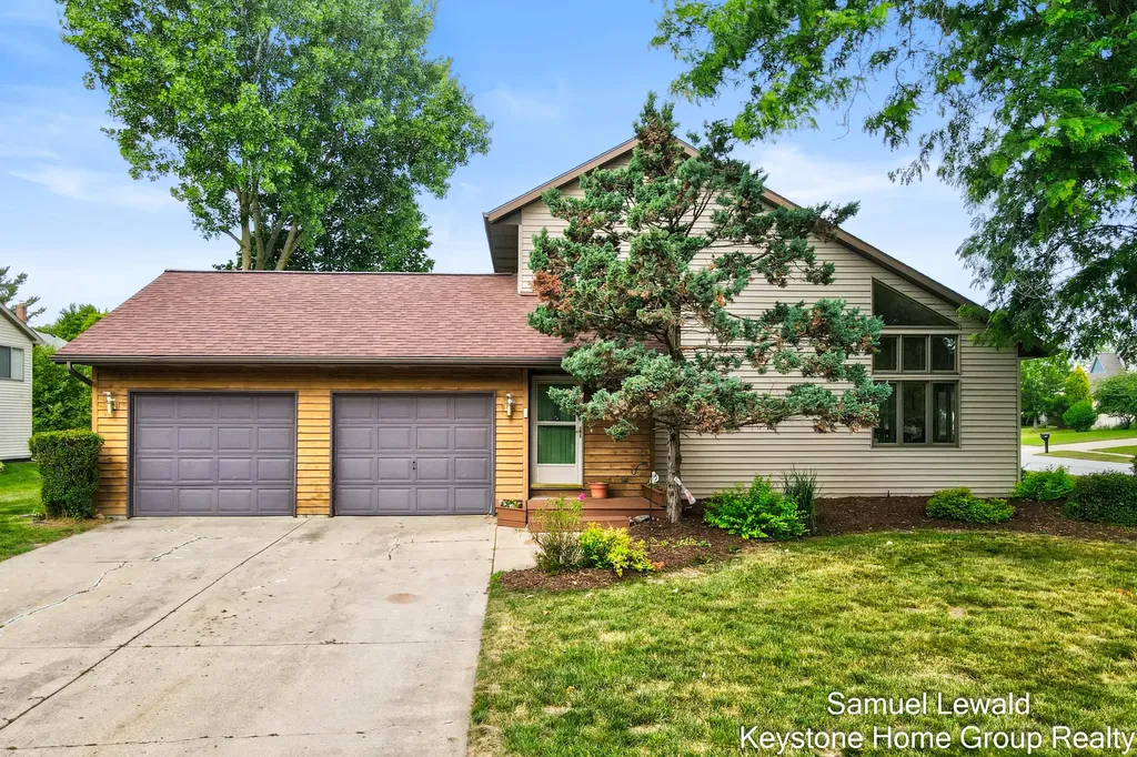 4551 Springmont Drive SE Kentwood City MI 49512
