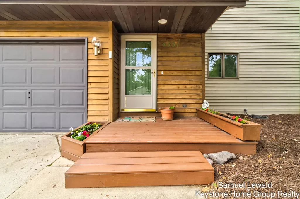 4551 Springmont Drive SE Kentwood City MI 49512