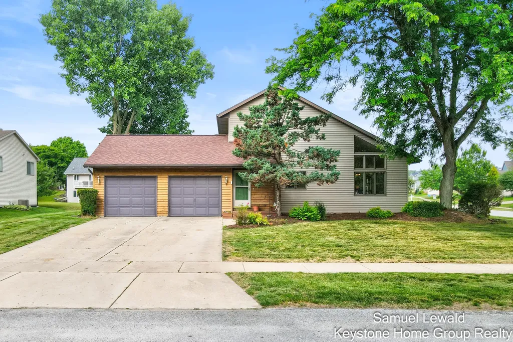 4551 Springmont Drive SE Kentwood City MI 49512