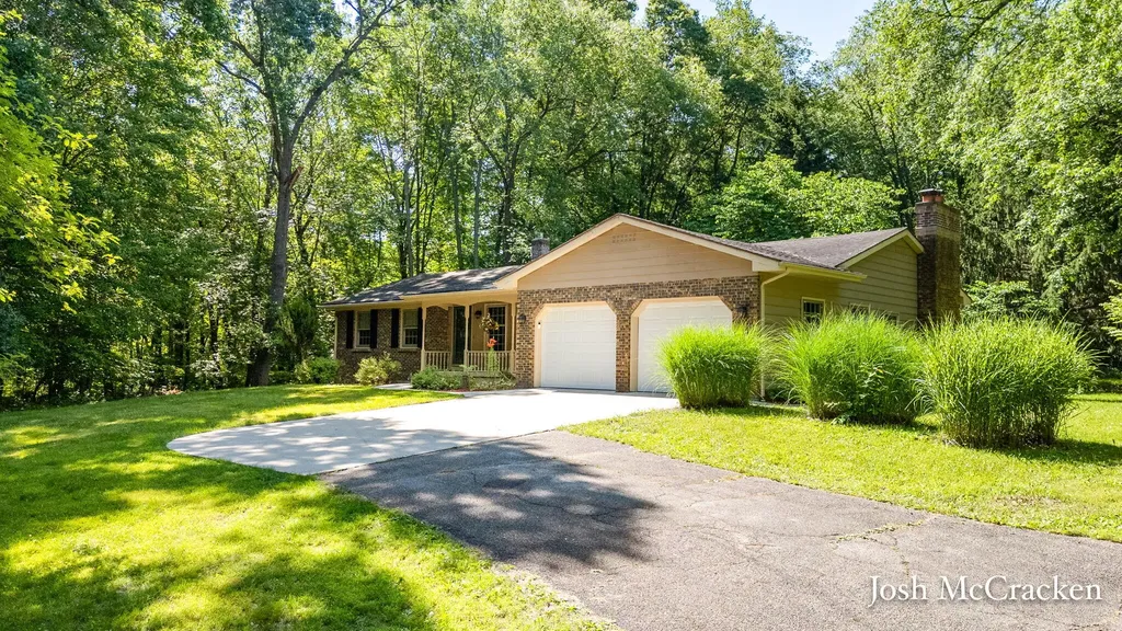 2894 Gulliford Drive SE Lowell Charter Township MI 49331