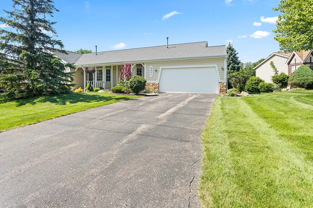 2271 Southgate Drive SE Kentwood City MI 49508
