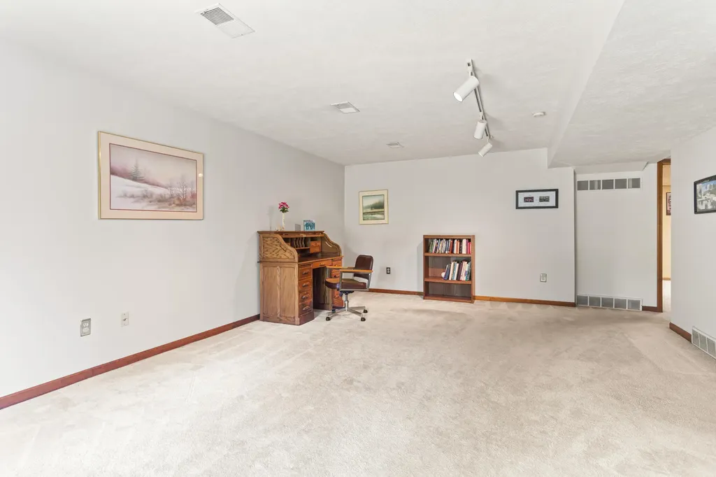 2271 Southgate Drive SE Kentwood City MI 49508