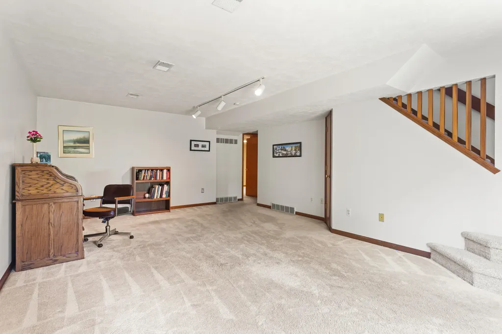 2271 Southgate Drive SE Kentwood City MI 49508