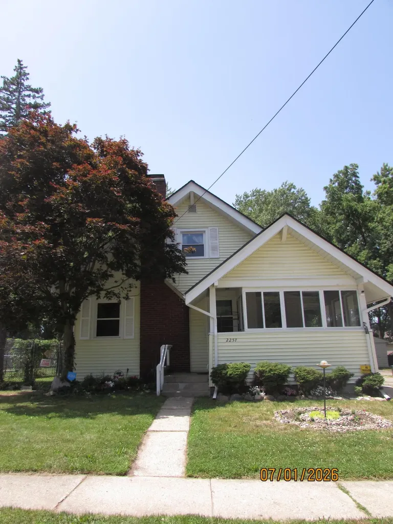 2257 Wyoming Avenue SW Wyoming City MI 49519
