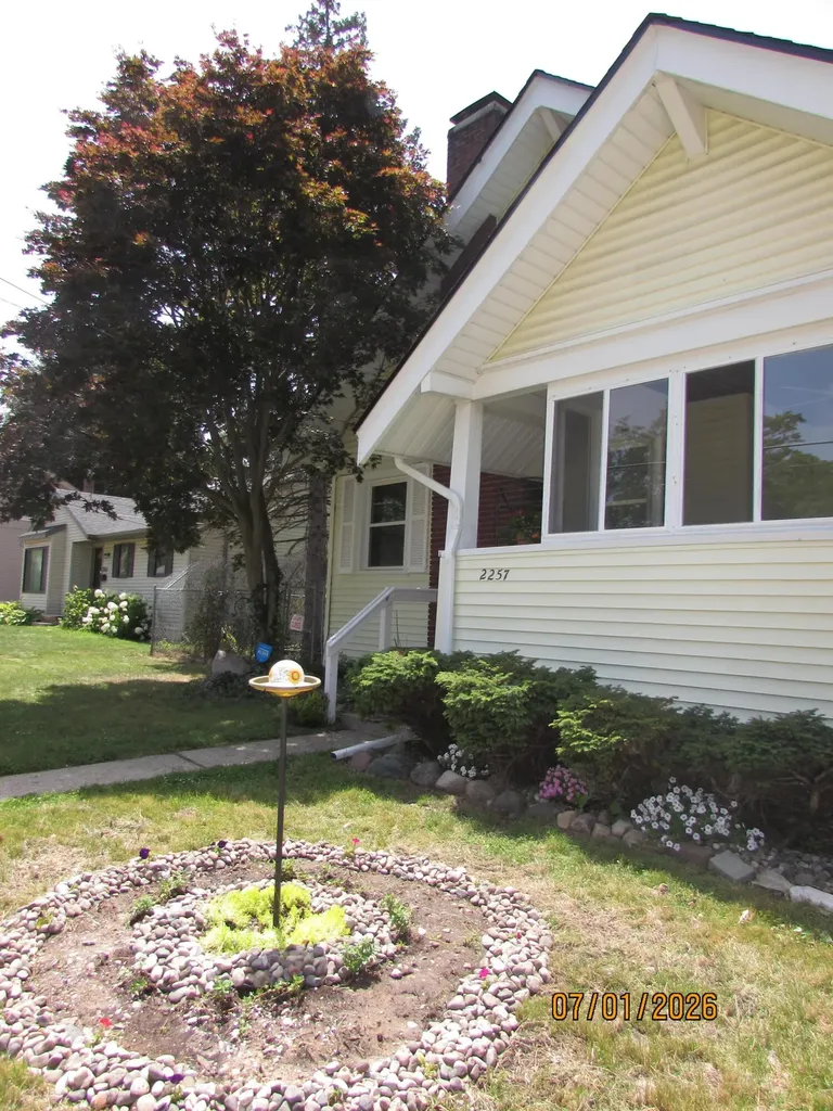 2257 Wyoming Avenue SW Wyoming City MI 49519