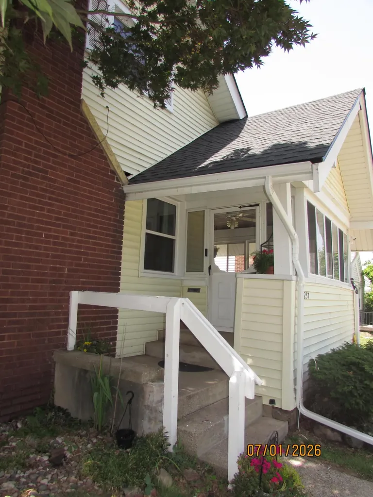 2257 Wyoming Avenue SW Wyoming City MI 49519
