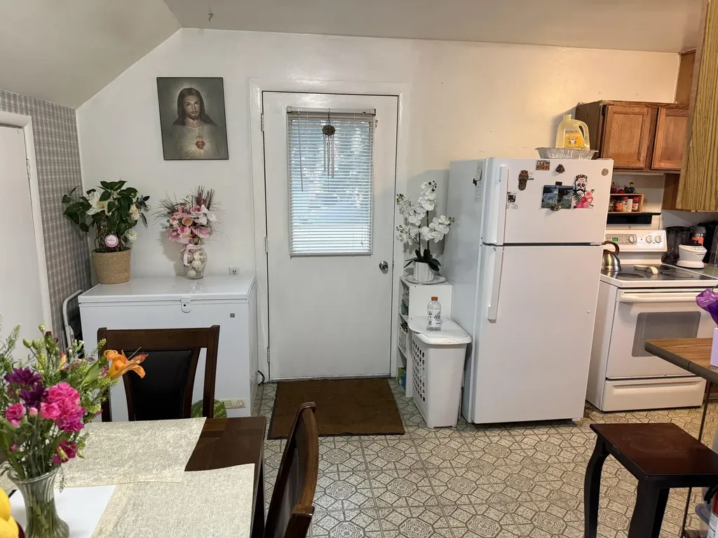 169 W 17th Street Holland City MI 49423