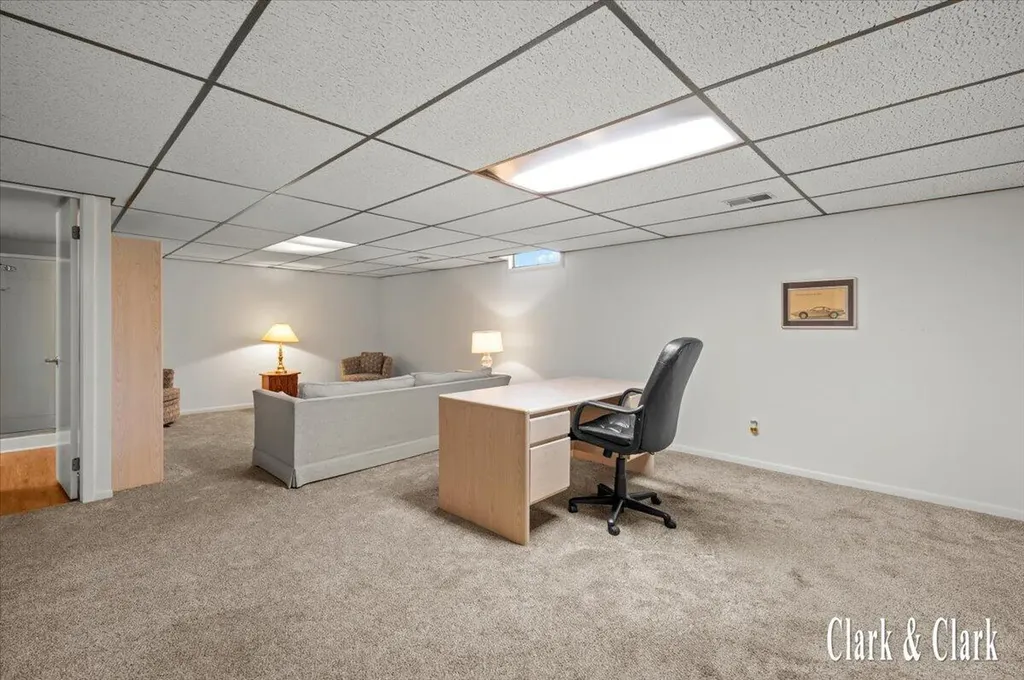 5777 Leisure S Drive SE Kentwood City MI 49548