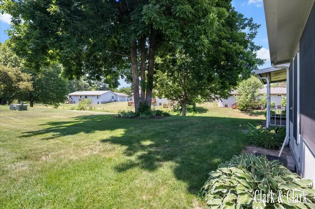 5777 Leisure S Drive SE Kentwood City MI 49548