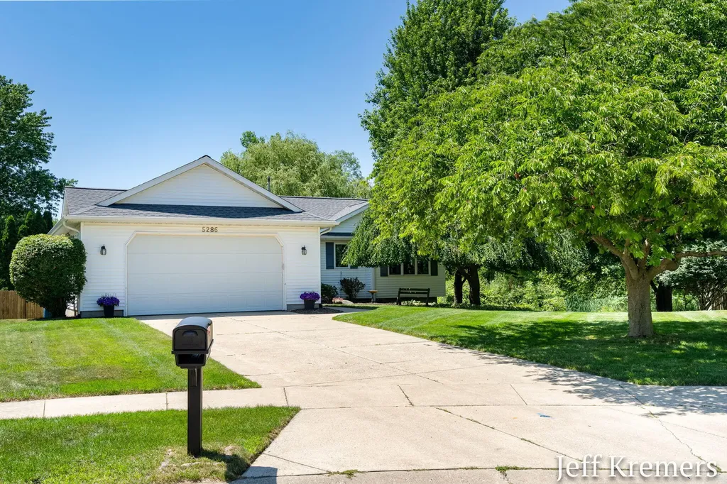 5286 Debbie Court SW Wyoming City MI 49418