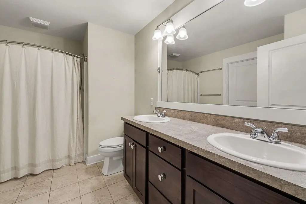 3362 Stormy Creek Drive SE Kentwood City MI 49512