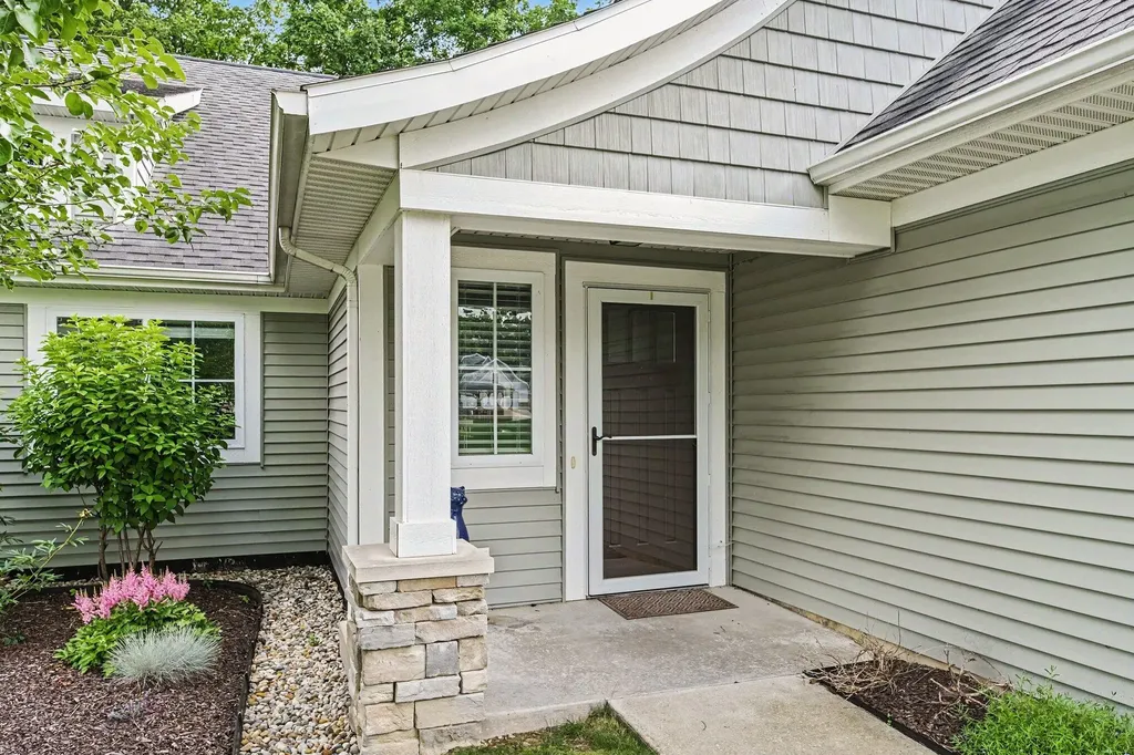 3362 Stormy Creek Drive SE Kentwood City MI 49512