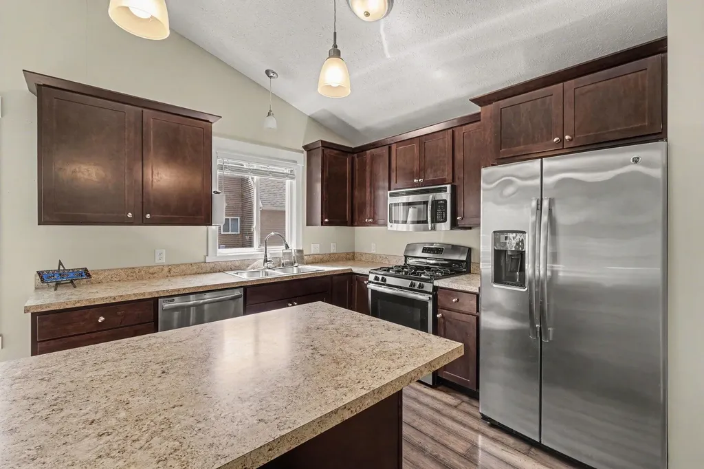 3362 Stormy Creek Drive SE Kentwood City MI 49512