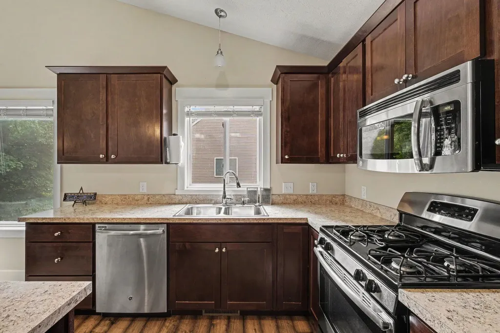 3362 Stormy Creek Drive SE Kentwood City MI 49512